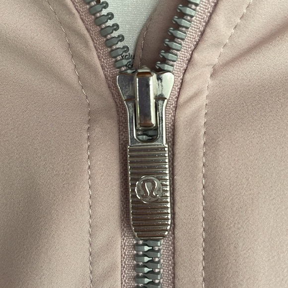 Lululemon Pack it up jacket Size 6 - Picture 9 of 9